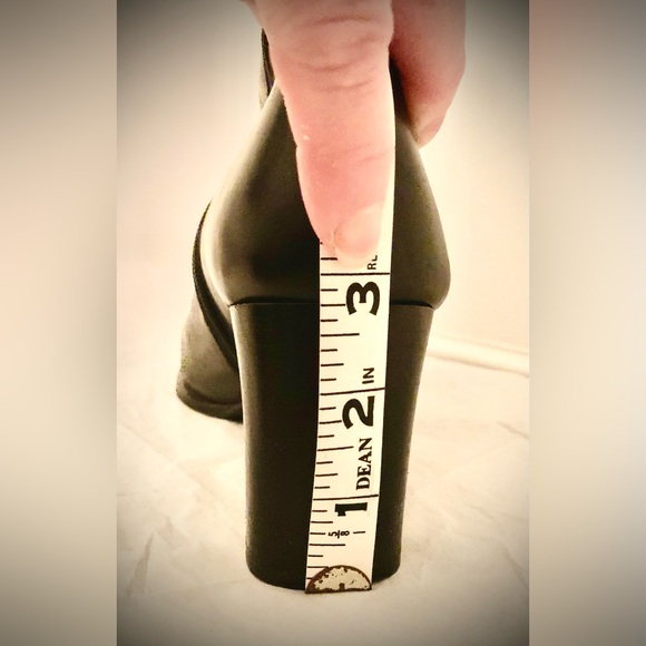 Coach ankle boots with buckle, size 6B, black leather, made in Italy, no box. - Picture 5 of 11